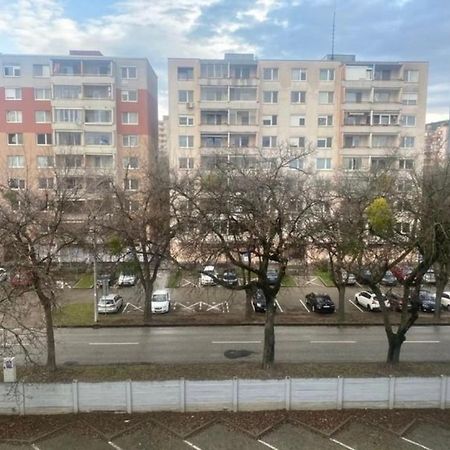 Private Apartment 1Km From Center براتسيلافا المظهر الخارجي الصورة
