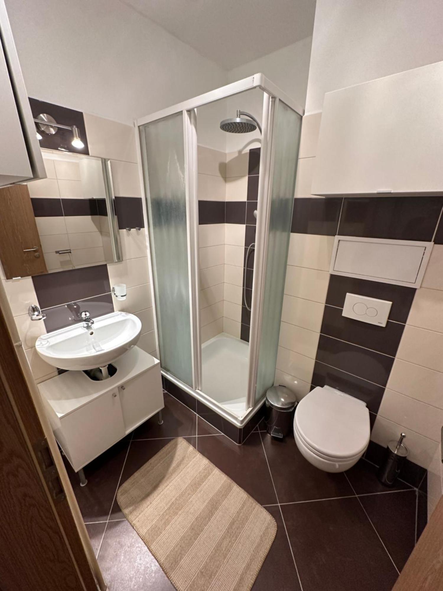Private Apartment 1Km From Center براتسيلافا المظهر الخارجي الصورة